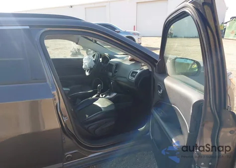 2018 Jeep Compass Latitude 4X4 from USA, damaged, VIN 3C4NJDBB4JT176756